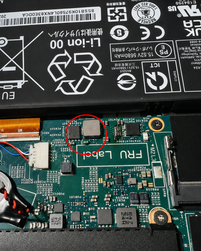 khu vực chân dưới của linh kiện trên mainboard bị cháy, gây chạmchập và làm máy không lên nguồn.